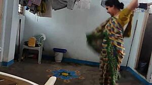 Аматьорска индийска двойка се наслаждава на секс на открито в висока резолюция