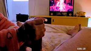 Styvbror runkar i hemmagjord video