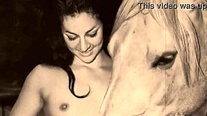 Chlpatá vintage kundička: Starožitný orálny sex a masturbácia