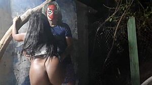 Spider-Man uwodzi niedoświadczoną dziewczynę na Halloween przyłapana na kamerze